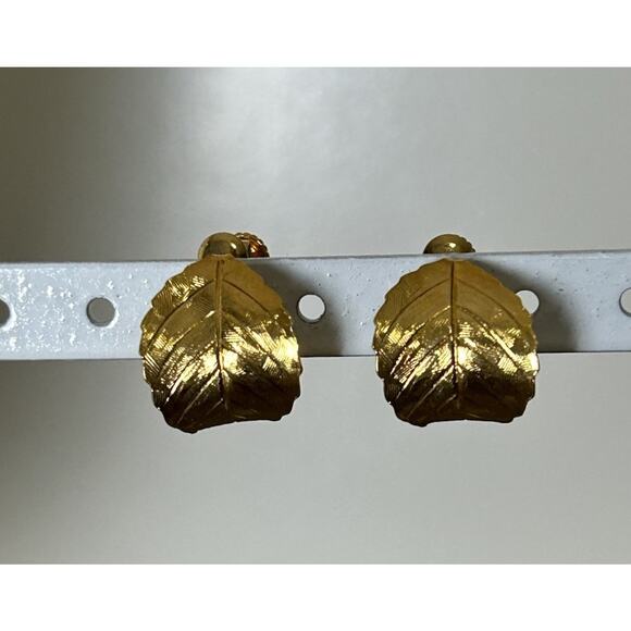 Vintage Gold Tone Napier Clip On Leaf Earrings - Picture 1 of 3
